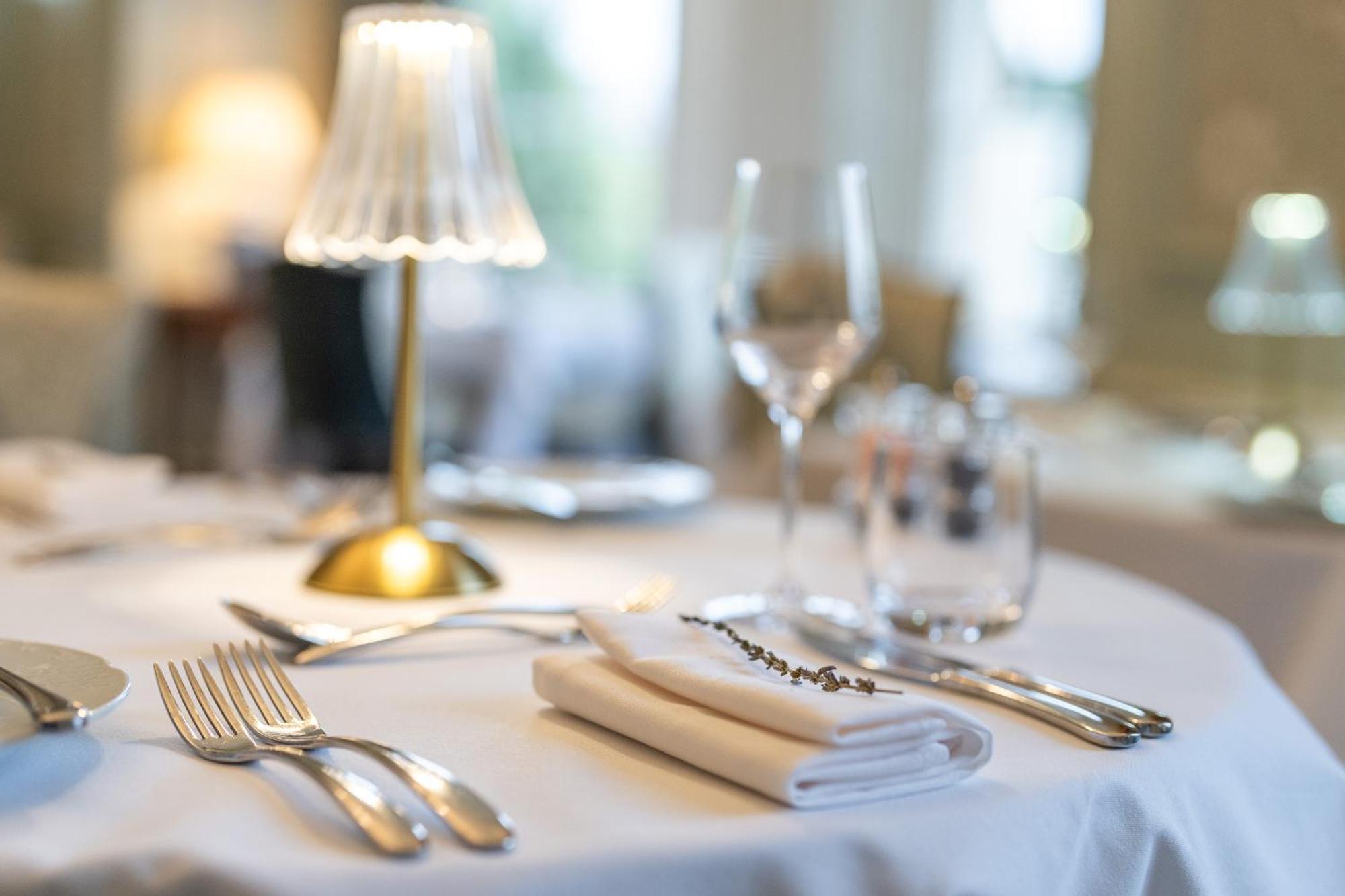 Weston Manor Hotel Eksteriør billede