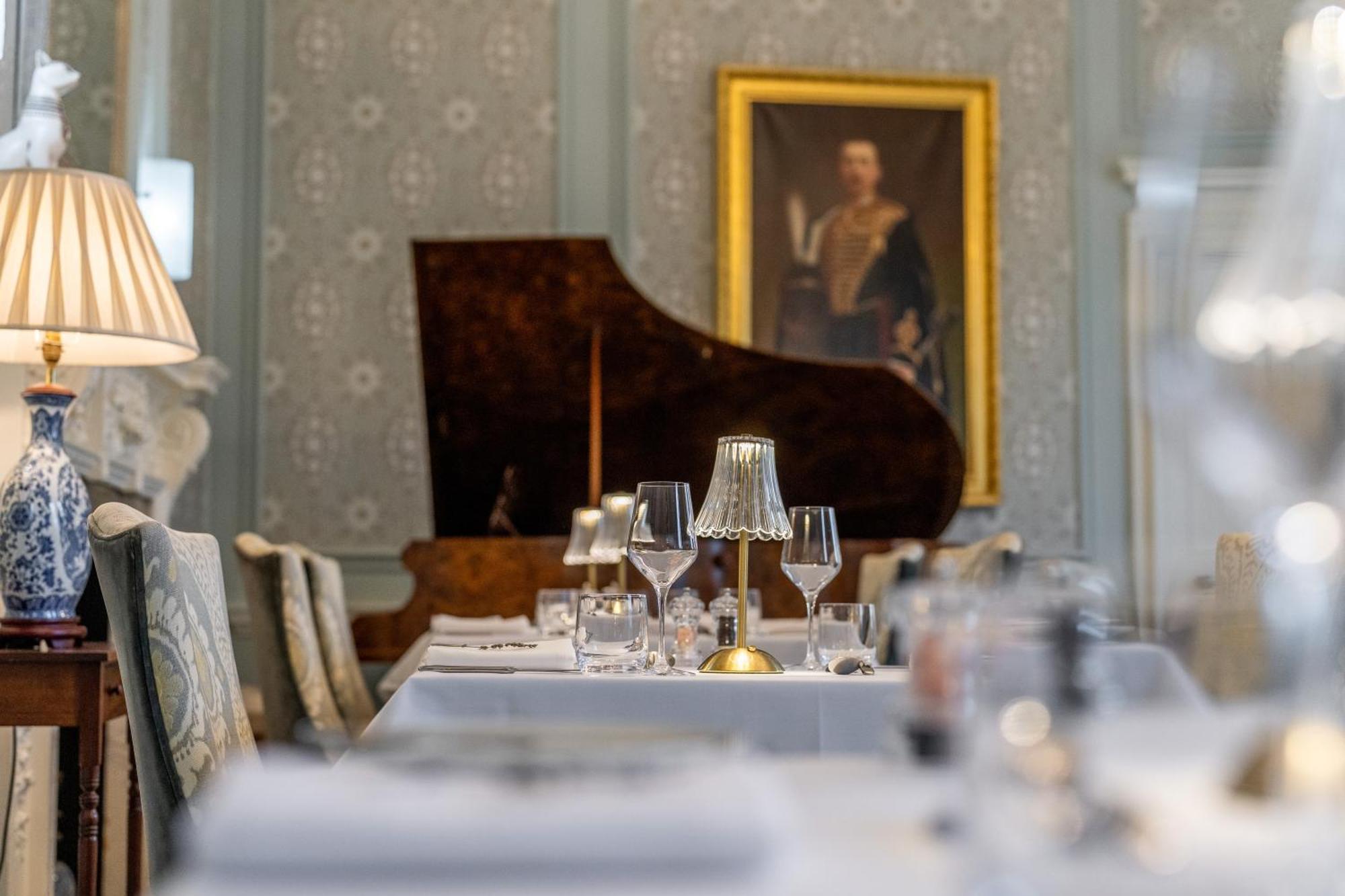 Weston Manor Hotel Eksteriør billede